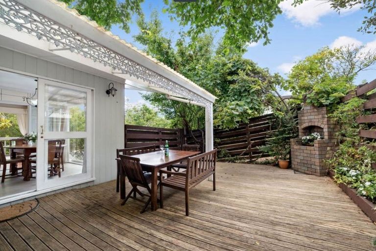 Photo of property in 20 Velma Road, Hillcrest, Auckland, 0627