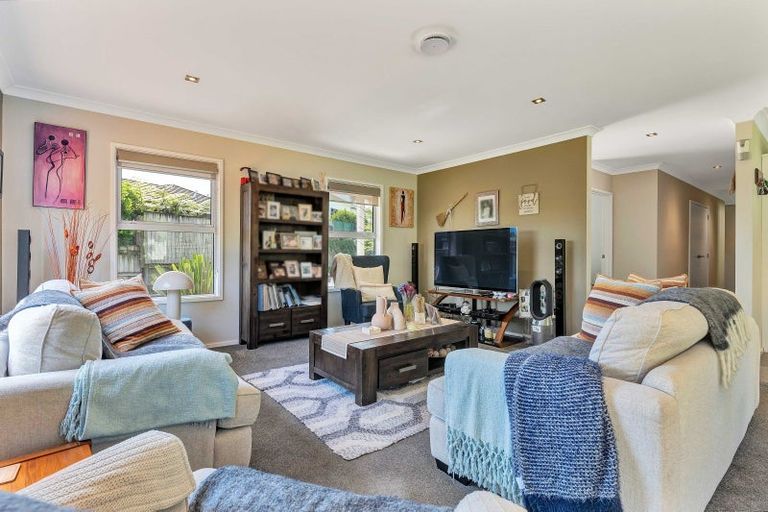 Photo of property in 15a Heta Road, Highlands Park, New Plymouth, 4312