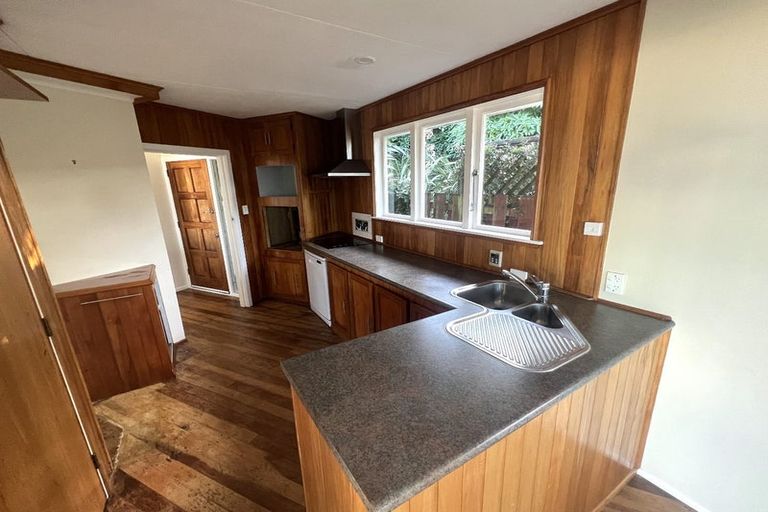 Photo of property in 36 Rakeiora Grove, Korokoro, Lower Hutt, 5012