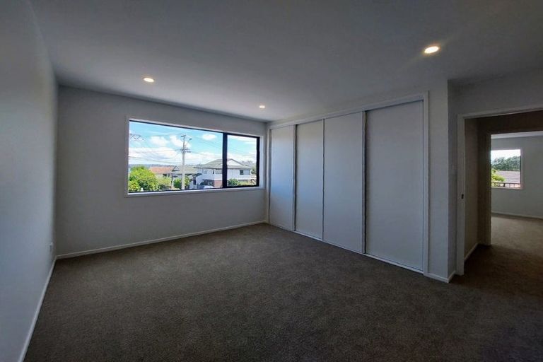 Photo of property in 1/122a Bucklands Beach Road, Bucklands Beach, Auckland, 2012