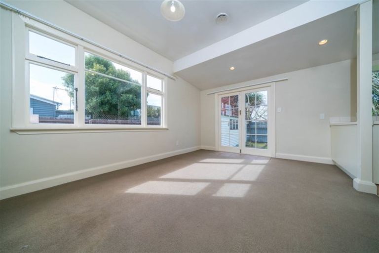 Photo of property in 87 Middlepark Road, Sockburn, Christchurch, 8042