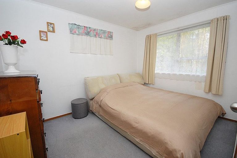 Photo of property in 25 Trias Road, Totara Vale, Auckland, 0629
