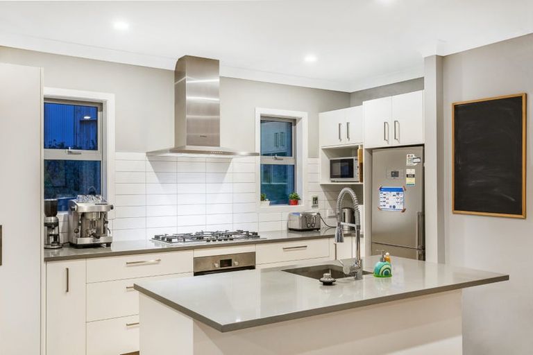 Photo of property in 3 Shoal Place, Whitby, Porirua, 5024