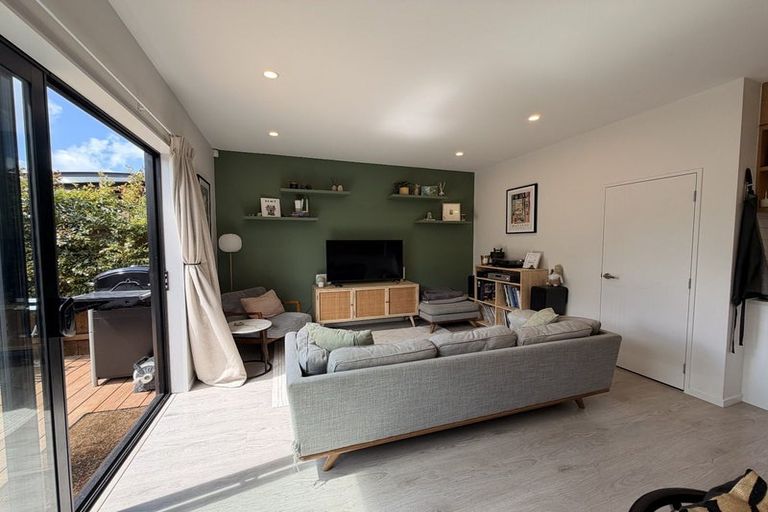 Photo of property in 3/18 Kaimai Avenue, Massey, Auckland, 0614