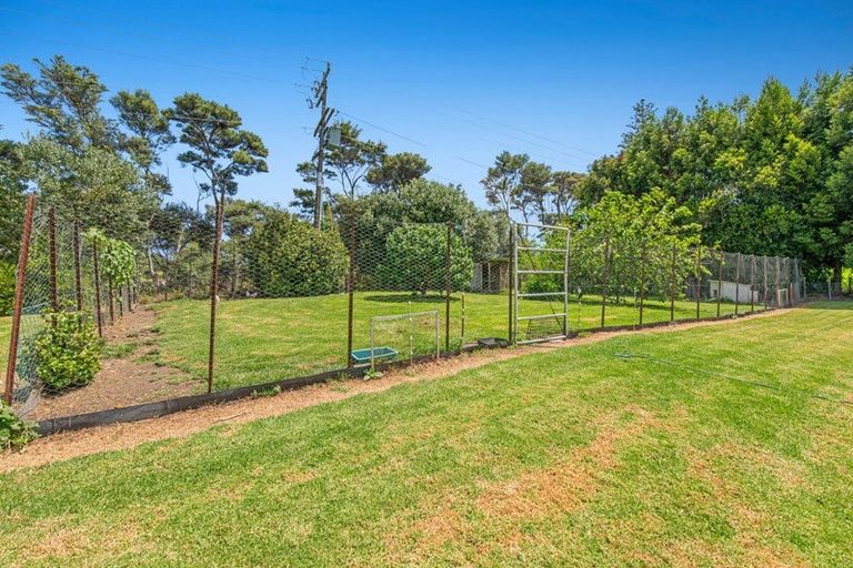 Photo of property in 786 South Head Road, South Head, Helensville, 0874