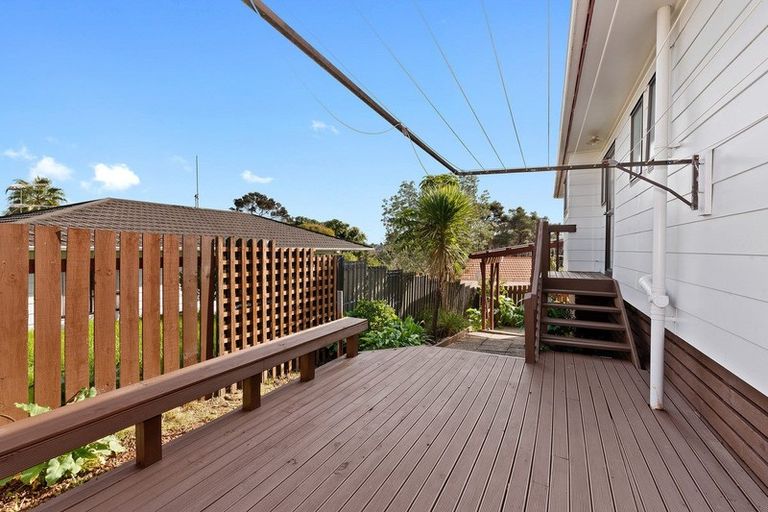 Photo of property in 1/13 Exeter Place, Unsworth Heights, Auckland, 0632