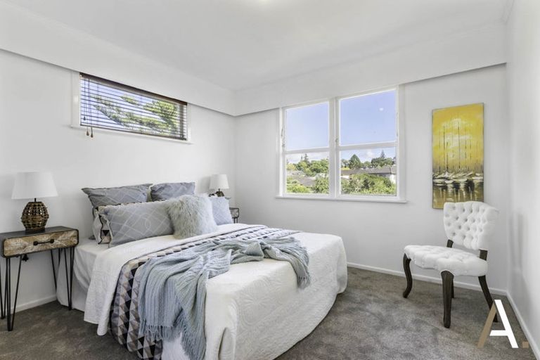 Photo of property in 80 La Trobe Street, Pakuranga Heights, Auckland, 2010