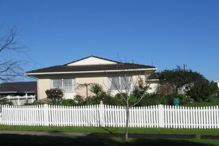 Photo of property in 40 Fielding Crescent, Farm Cove, Auckland, 2012