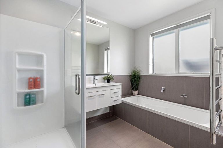 Photo of property in 110 Puhirake Crescent, Pyes Pa, Tauranga, 3112