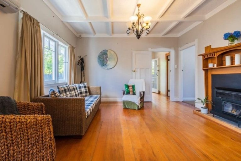 Photo of property in 53 Woodglen Road, Glen Eden, Auckland, 0602