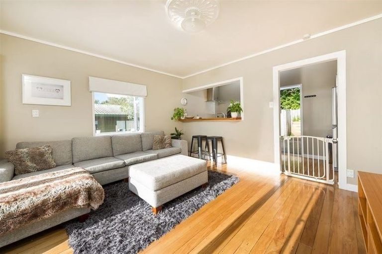 Photo of property in 24 Cedar Terrace, Stanmore Bay, Whangaparaoa, 0932