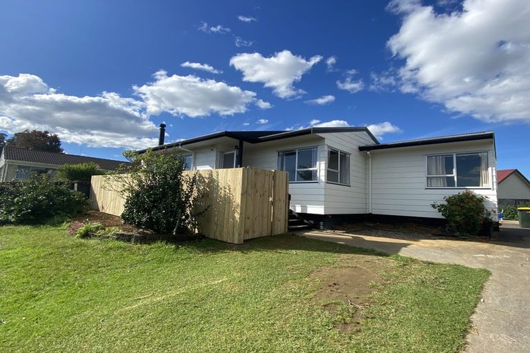 Photo of property in 37 Seaward Place, Wattle Downs, Auckland, 2103