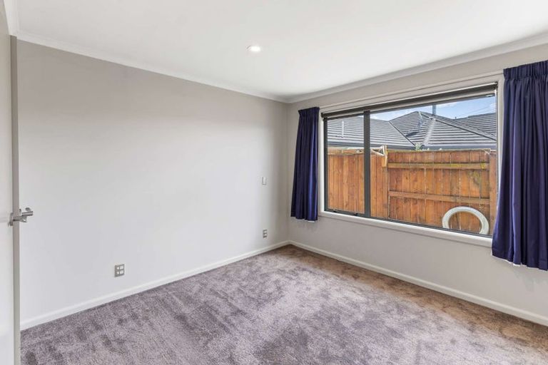 Photo of property in 64 Royal Oak Drive, Kelvin Grove, Palmerston North, 4414