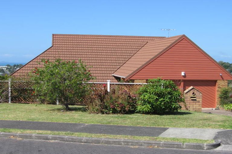 Photo of property in 12 Cairnbrae Court, Northcross, Auckland, 0632