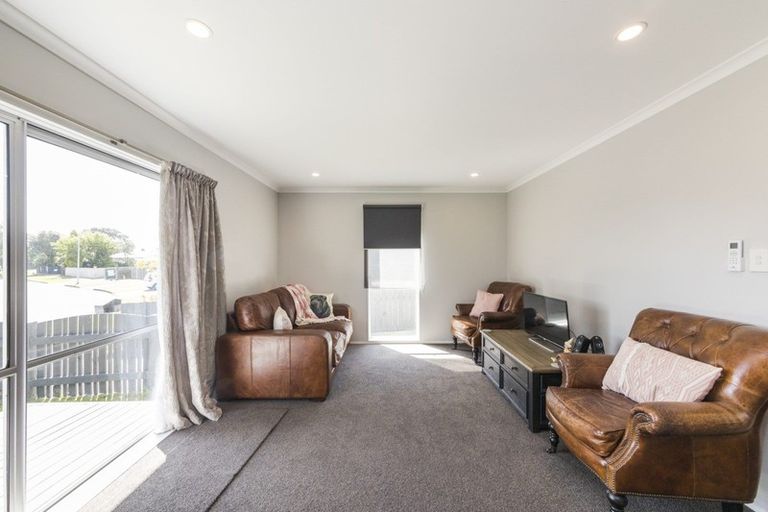 Photo of property in 1/17 Apollo Parade, Milson, Palmerston North, 4414