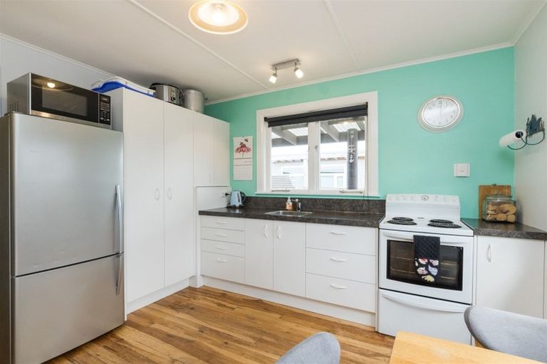 Photo of property in 39 Punga Street, Tangimoana, 4822