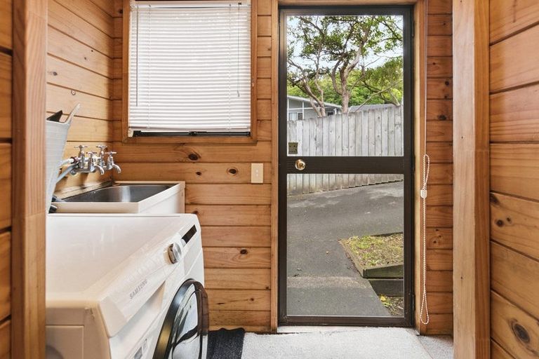 Photo of property in 94a Newlands Road, Newlands, Wellington, 6037