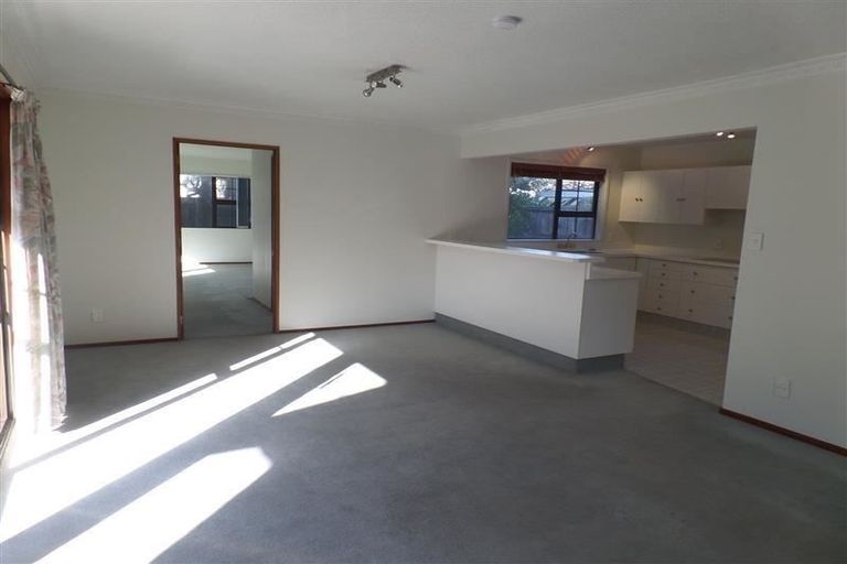 Photo of property in 5 Broadfell Avenue, Avonhead, Christchurch, 8042