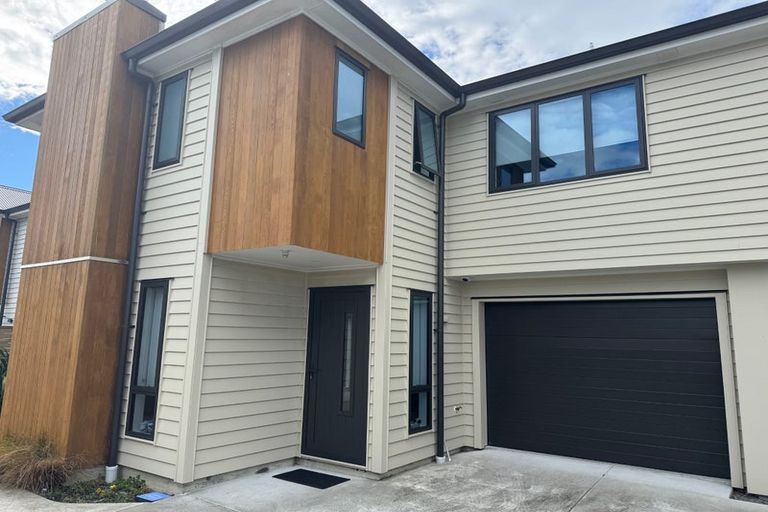 Photo of property in 91c Whites Line East, Waiwhetu, Lower Hutt, 5010