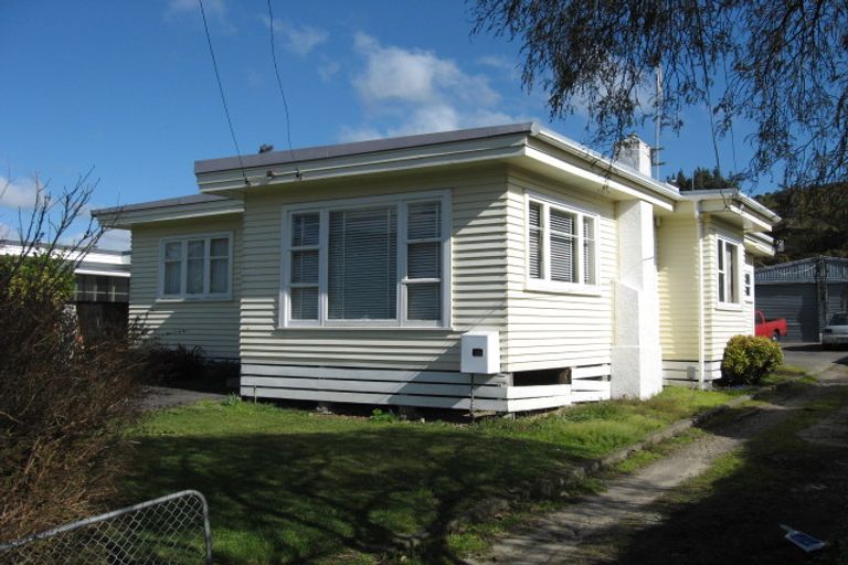 Photo of property in 50 Bledisloe Crescent, Wainuiomata, Lower Hutt, 5014