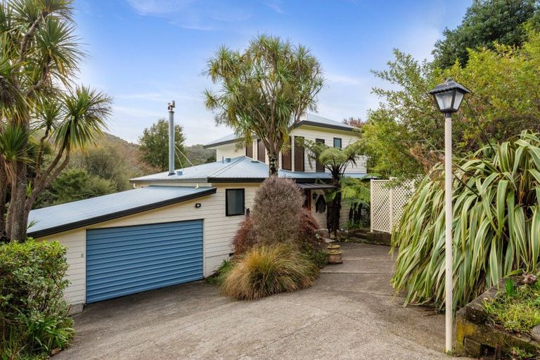 Photo of property in 34 Milton Terrace, Picton, 7220