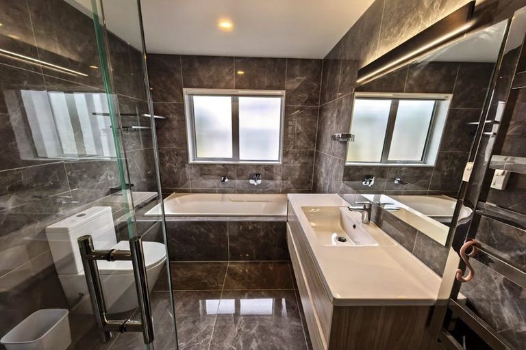 Photo of property in 8b Albany Highway, Greenhithe, Auckland, 0632