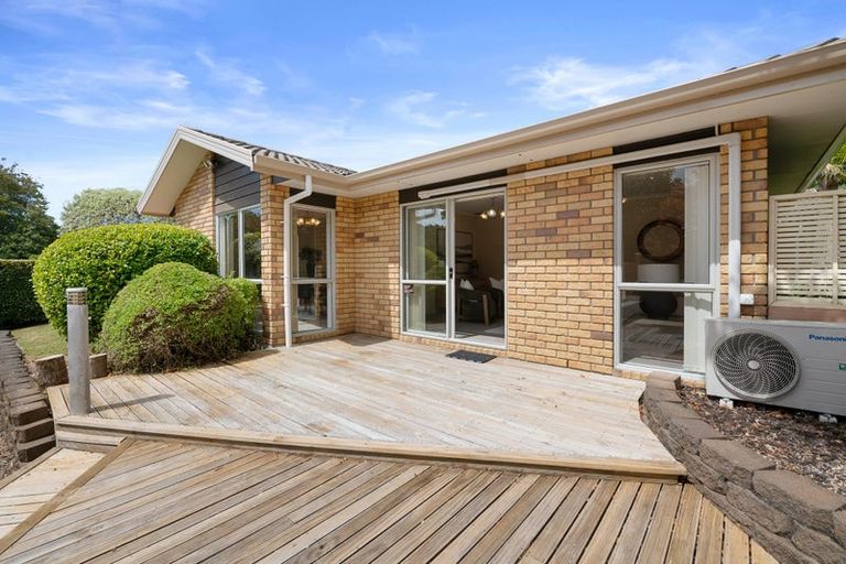 Photo of property in 22 Vanderbilt Parade, Albany, Auckland, 0632