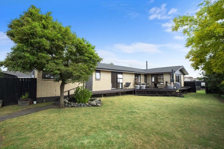 Photo of property in 36 Edgewater Parade, Waiuku, 2123