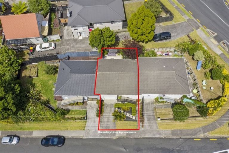 Photo of property in 2/84 Peach Road, Glenfield, Auckland, 0629