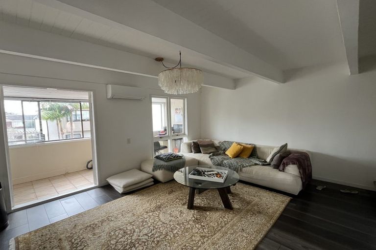 Photo of property in 2/40 Kitchener Road, Milford, Auckland, 0620