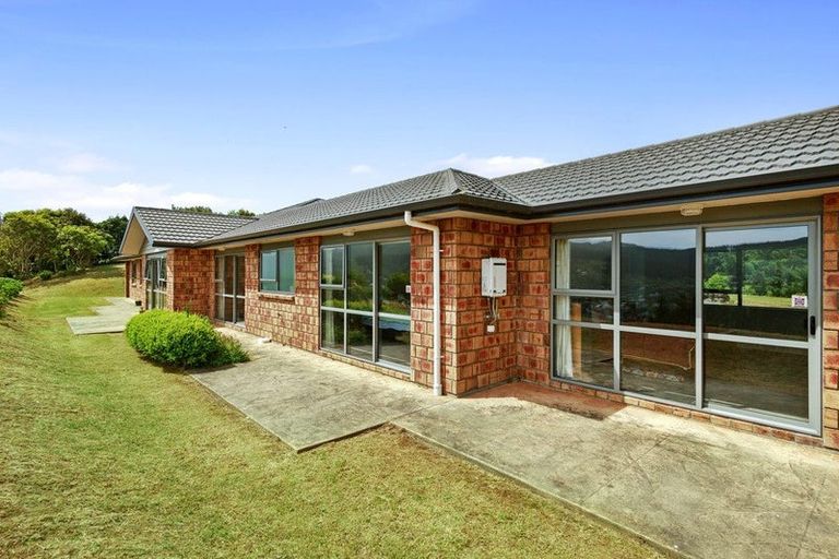 Photo of property in 50 Bing Lucas Drive, Tawa, Wellington, 5028