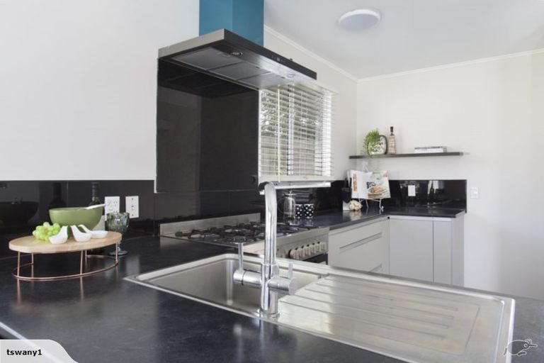 Photo of property in 1/20 Lambrown Drive, Totara Vale, Auckland, 0629