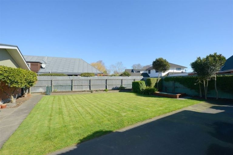 Photo of property in 97 Avonhead Road, Avonhead, Christchurch, 8042