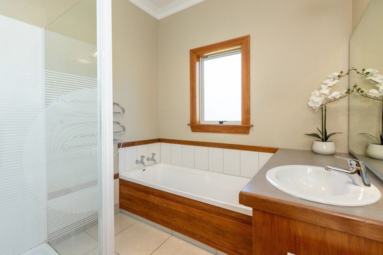 Photo of property in 8 Lambton Road, Hospital Hill, Napier, 4110