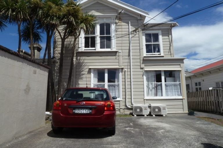 Photo of property in 10 Levy Street, Mount Victoria, Wellington, 6011