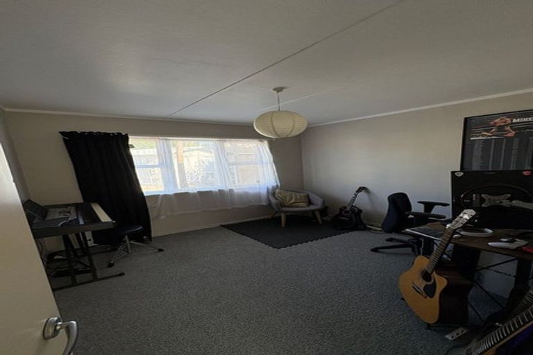 Photo of property in 1/144a Mcleod Road, Te Atatu South, Auckland, 0610