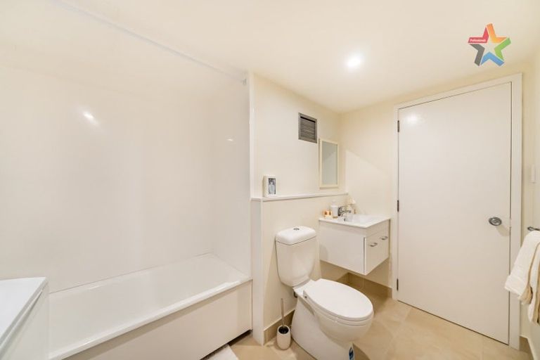 Photo of property in Grosvenor Flats, 19 Cottleville Terrace, Thorndon, Wellington, 6011