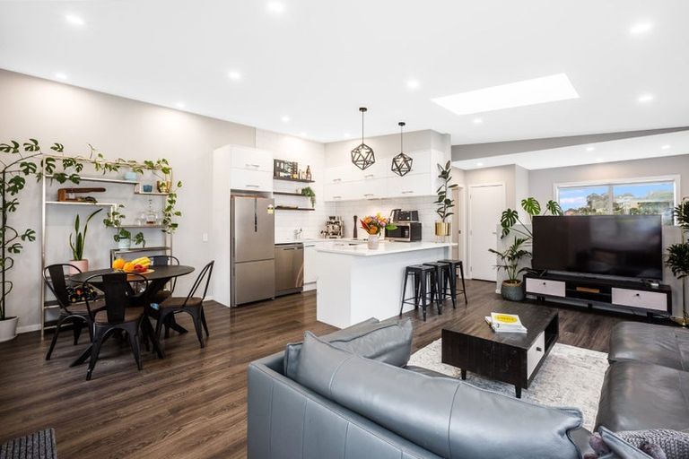 Photo of property in 1a Court Road, Tawa, Wellington, 5028