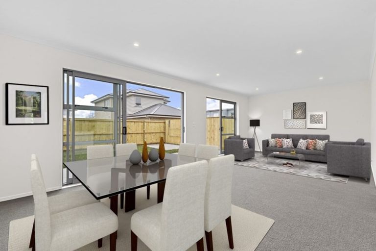Photo of property in 48 William Wallbank Crescent, Swanson, Auckland, 0614