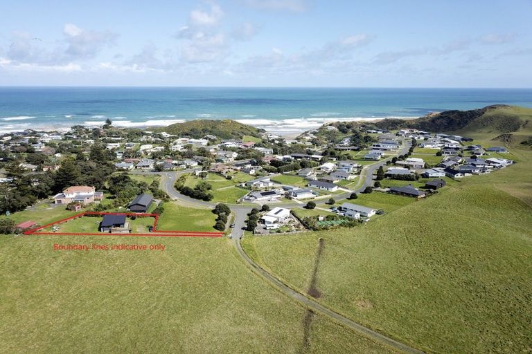 Photo of property in 4 Gillespie Drive, Baylys Beach, Dargaville, 0377