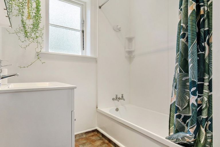 Photo of property in 19 Coopers Road, Dallington, Christchurch, 8061