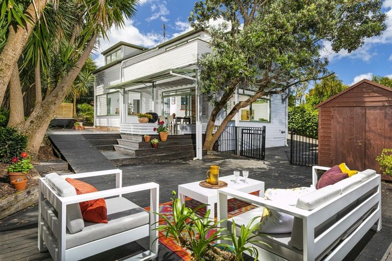Photo of property in 2/305 Lake Road, Hauraki, Auckland, 0622