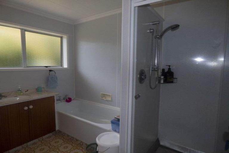 Photo of property in 7b John Guthrie Place, Merrilands, New Plymouth, 4312