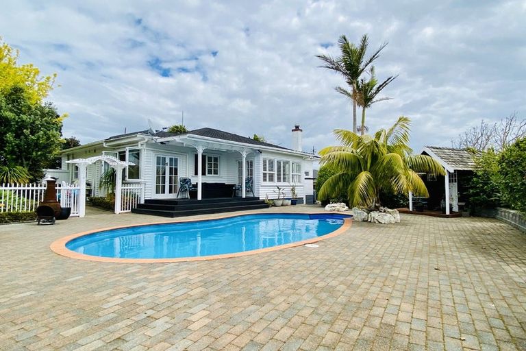 Photo of property in 12 Parkview Place, Pakuranga, Auckland, 2010