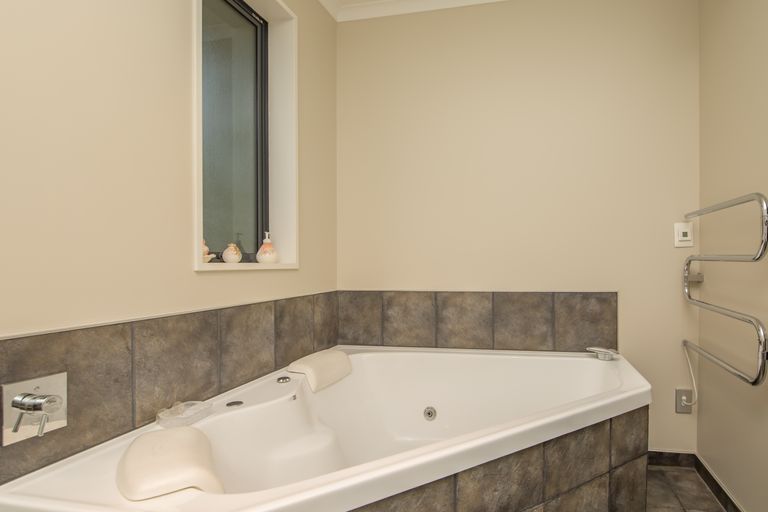 Photo of property in 38 Reka Street, Parklands, Christchurch, 8083