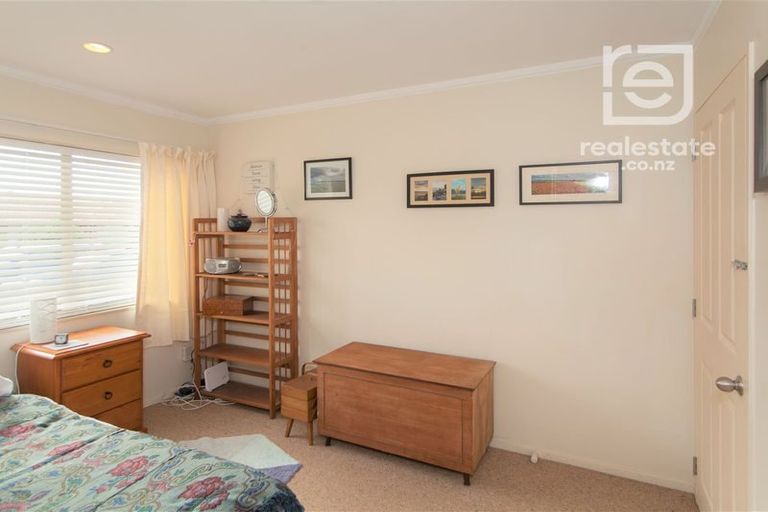 Photo of property in 28 Carlas Way, Ranui, Auckland, 0612