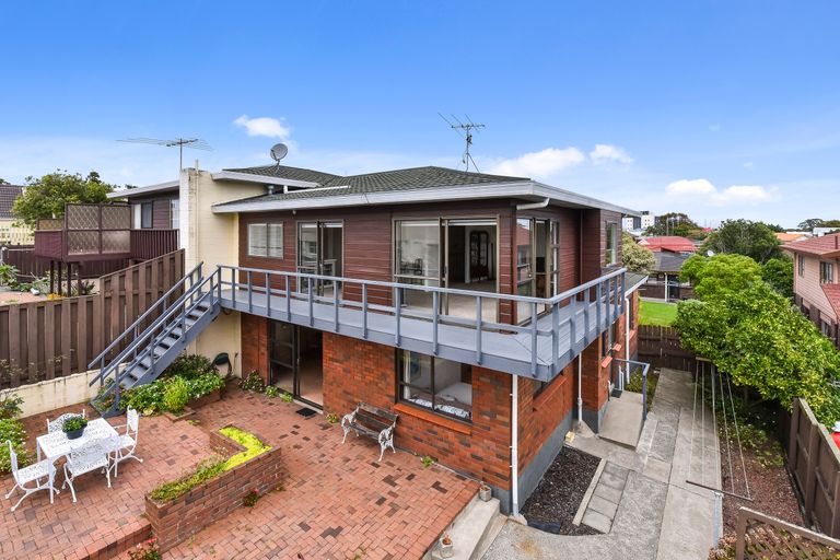 Photo of property in 2/12 Steeple Rise, Pakuranga, Auckland, 2010