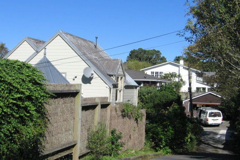 Photo of property in 18 Burma Road, Khandallah, Wellington, 6035