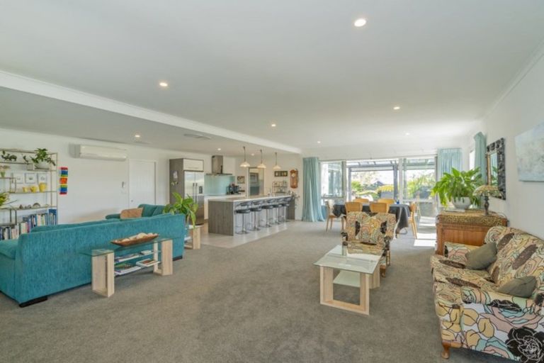 Photo of property in 20 Roseberry Place, Whitianga, 3510