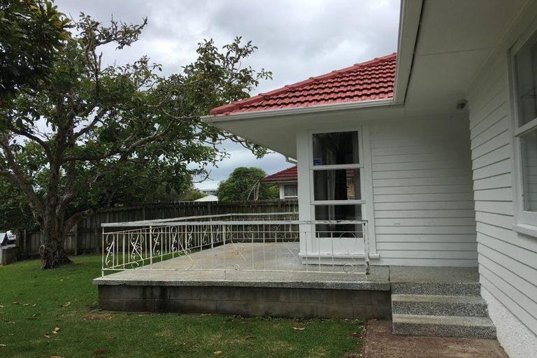 Photo of property in 5 Te Kanawa Crescent, Henderson, Auckland, 0610